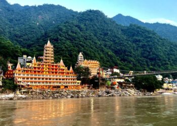 Rishikesh Vinyasa Yogashram temple